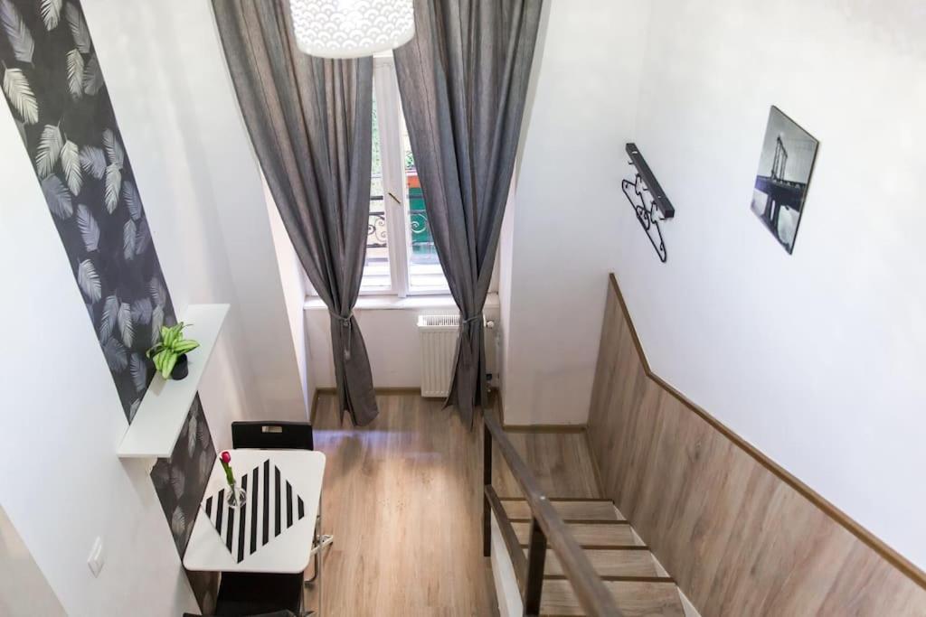 Central Budget Lofts Apartment Budapest Luaran gambar