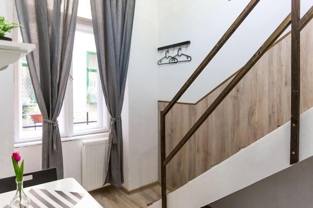 Central Budget Lofts Apartment Budapest Luaran gambar