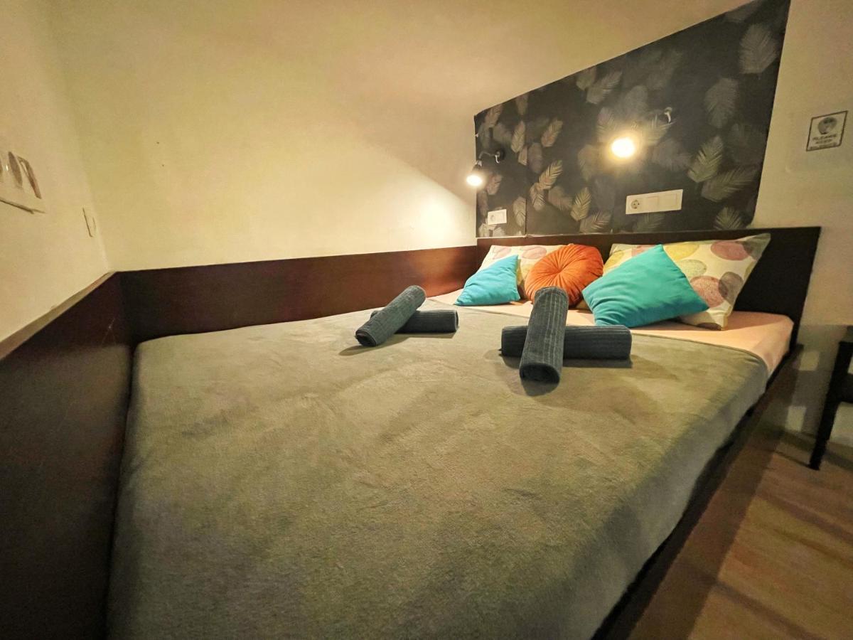 Central Budget Lofts Apartment Budapest Luaran gambar