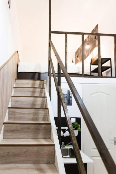 Central Budget Lofts Apartment Budapest Luaran gambar