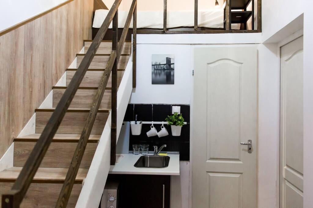 Central Budget Lofts Apartment Budapest Luaran gambar