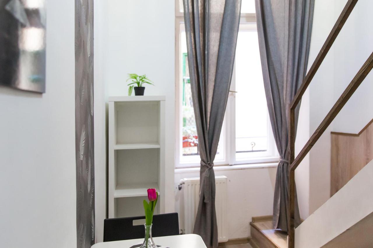Central Budget Lofts Apartment Budapest Luaran gambar