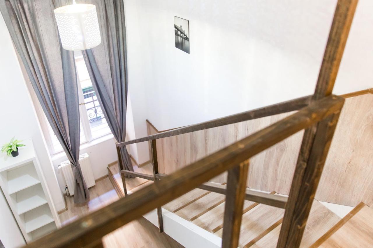 Central Budget Lofts Apartment Budapest Luaran gambar