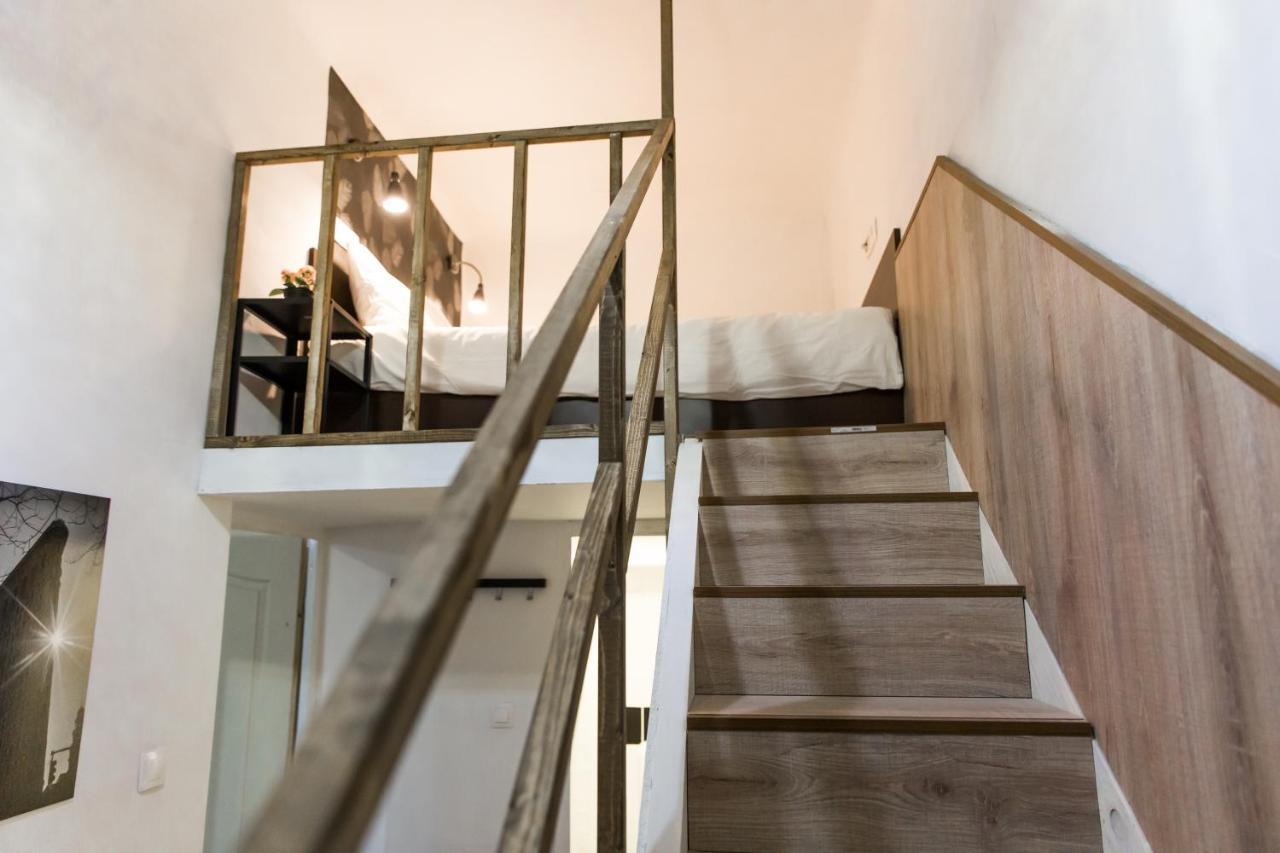 Central Budget Lofts Apartment Budapest Luaran gambar