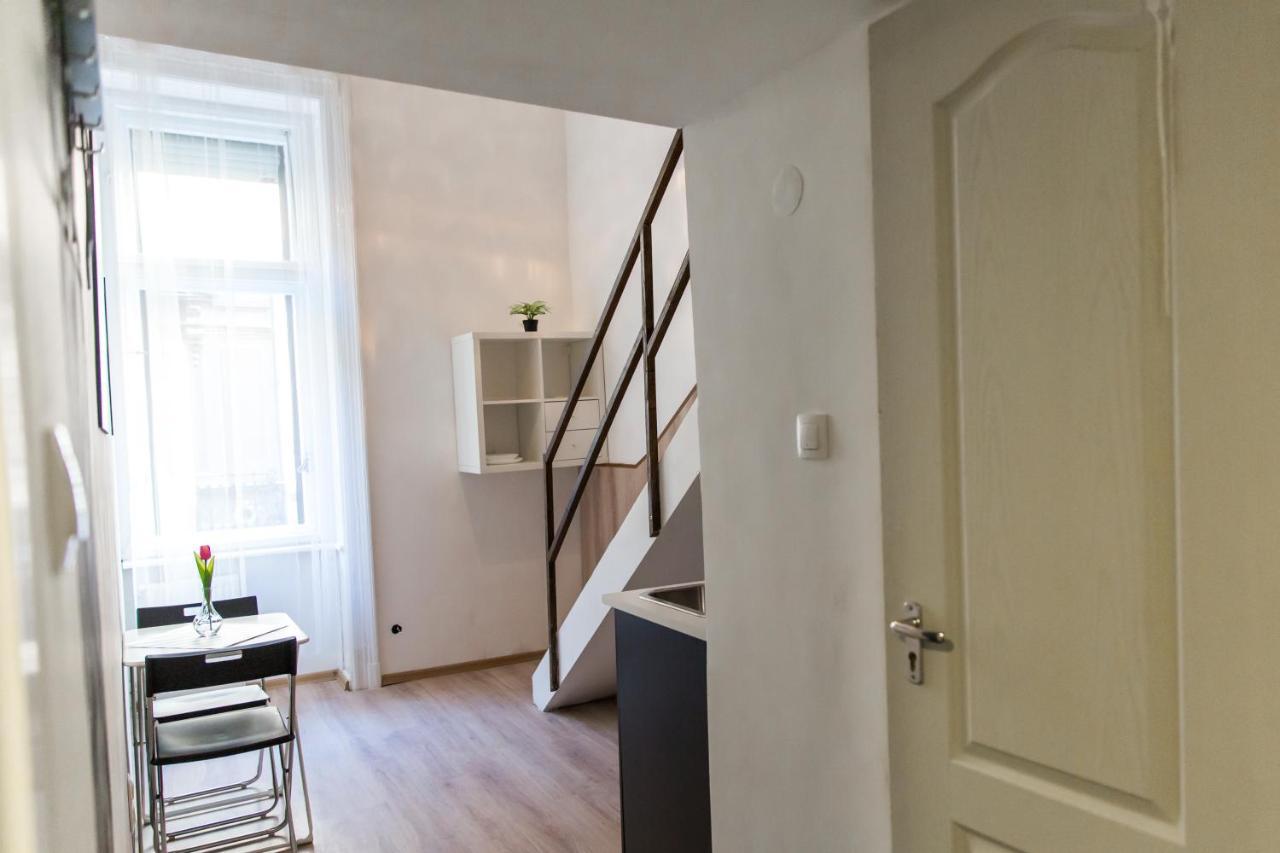 Central Budget Lofts Apartment Budapest Luaran gambar