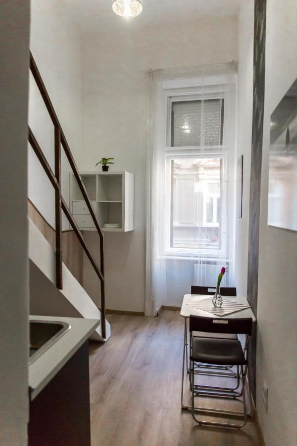Central Budget Lofts Apartment Budapest Luaran gambar
